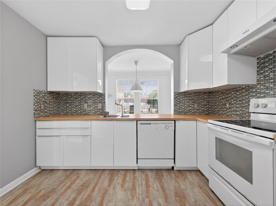 For Rent: $3,195 (3 beds, 2 baths, 1616 Square Feet)