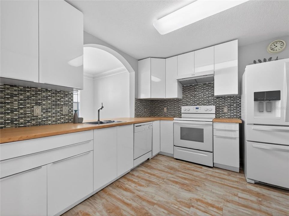 For Rent: $3,195 (3 beds, 2 baths, 1616 Square Feet)