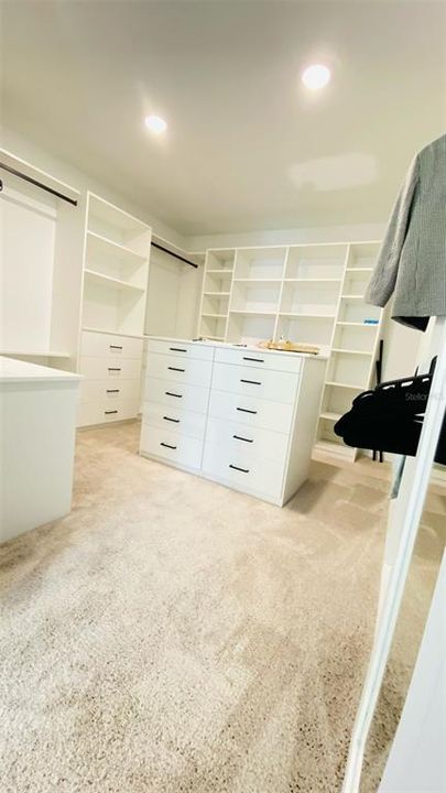 В аренду: $3,600 (5 спален, 3 ванн, 2791 Квадратных фут)