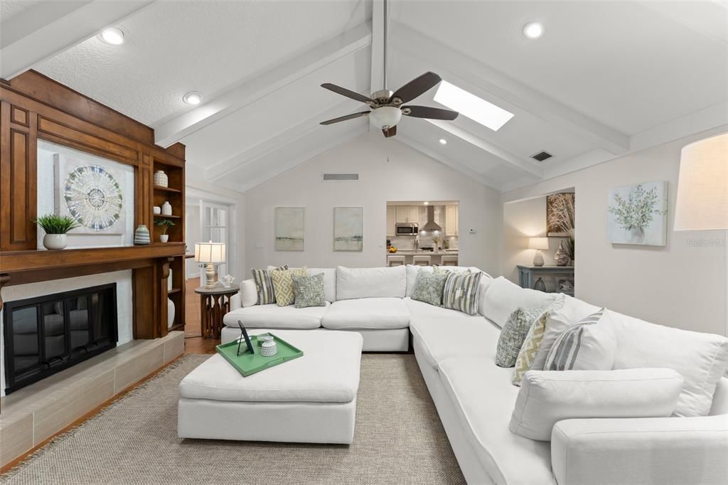 Active With Contract: $1,999,000 (5 beds, 4 baths, 3649 Square Feet)