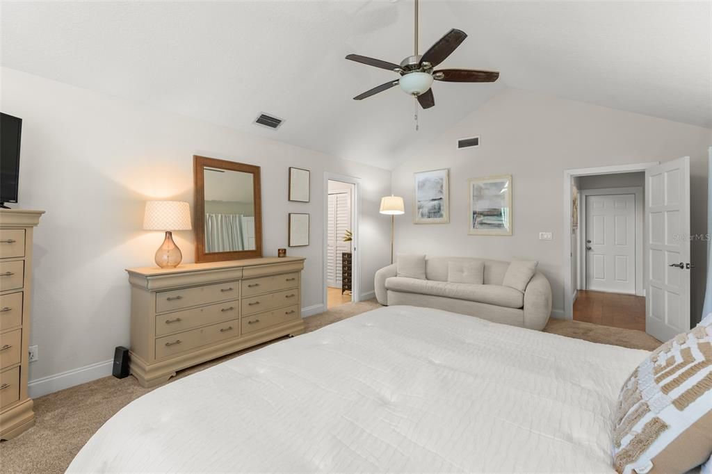 Active With Contract: $1,999,000 (5 beds, 4 baths, 3649 Square Feet)
