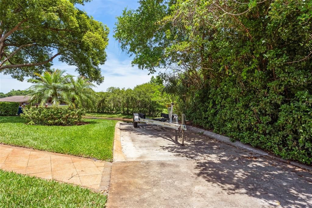 Active With Contract: $1,999,000 (5 beds, 4 baths, 3649 Square Feet)