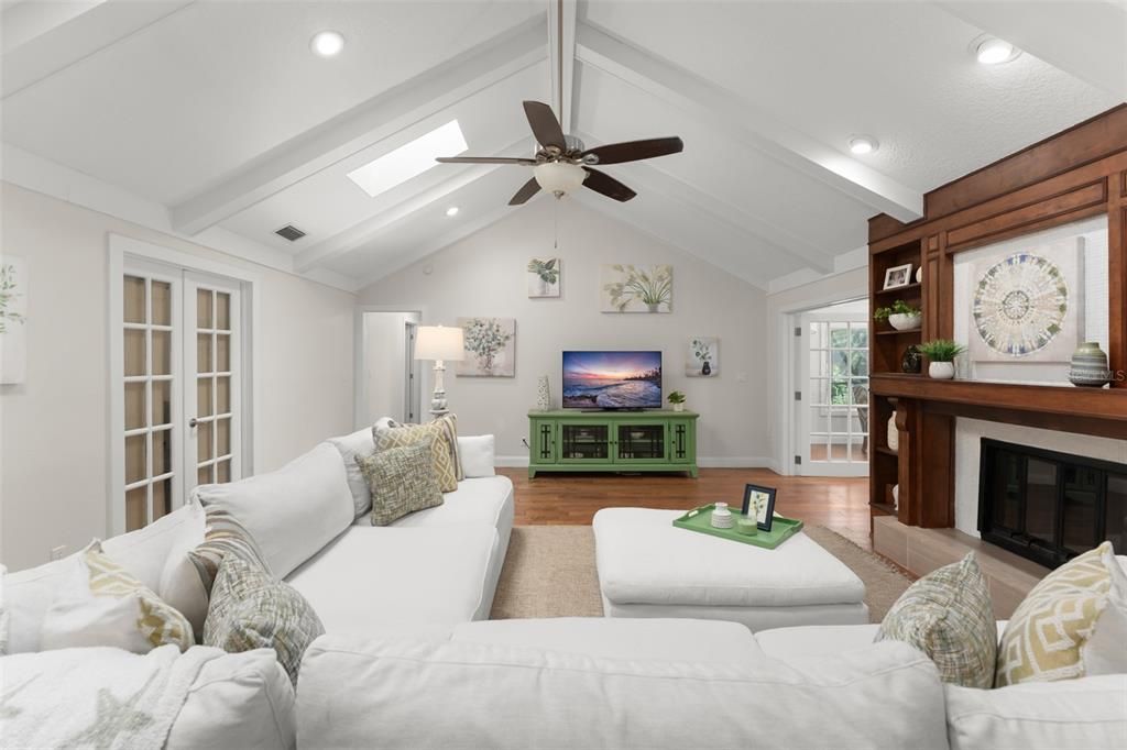 Active With Contract: $1,999,000 (5 beds, 4 baths, 3649 Square Feet)