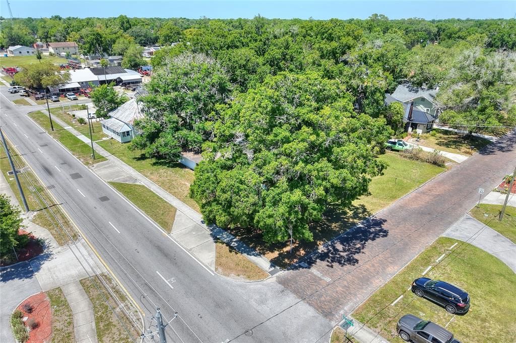 На продажу: $995,000 (0.43 acres)