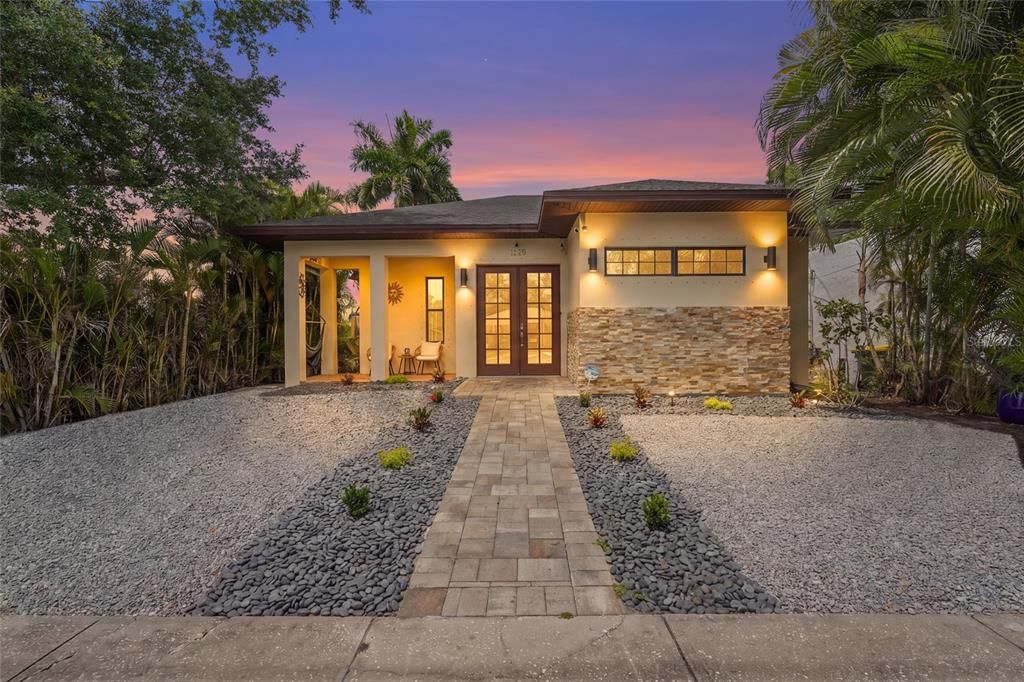 For Sale: $1,250,000 (3 beds, 2 baths, 1793 Square Feet)