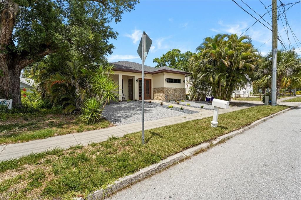 For Sale: $1,250,000 (3 beds, 2 baths, 1793 Square Feet)