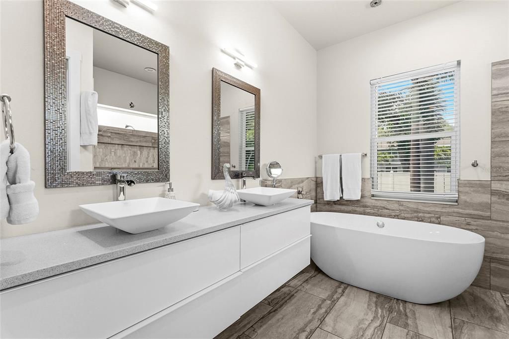 For Sale: $1,250,000 (3 beds, 2 baths, 1793 Square Feet)