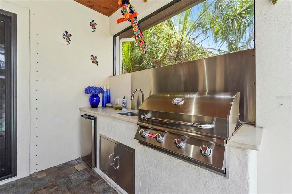 For Sale: $1,250,000 (3 beds, 2 baths, 1793 Square Feet)