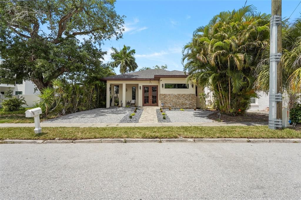For Sale: $1,250,000 (3 beds, 2 baths, 1793 Square Feet)