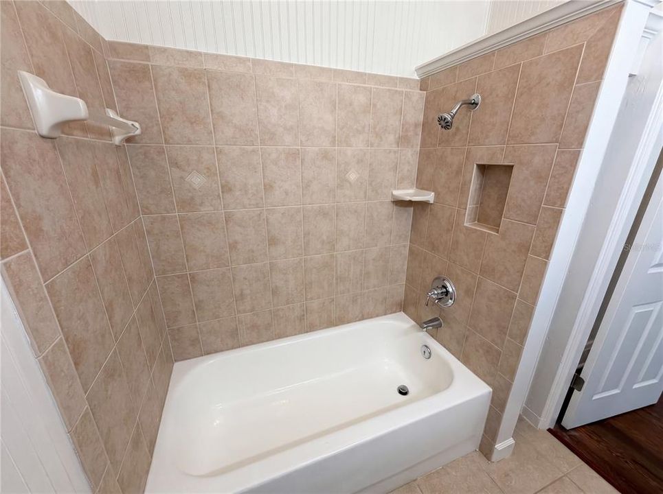Activo con contrato: $231,000 (3 camas, 2 baños, 1457 Pies cuadrados)