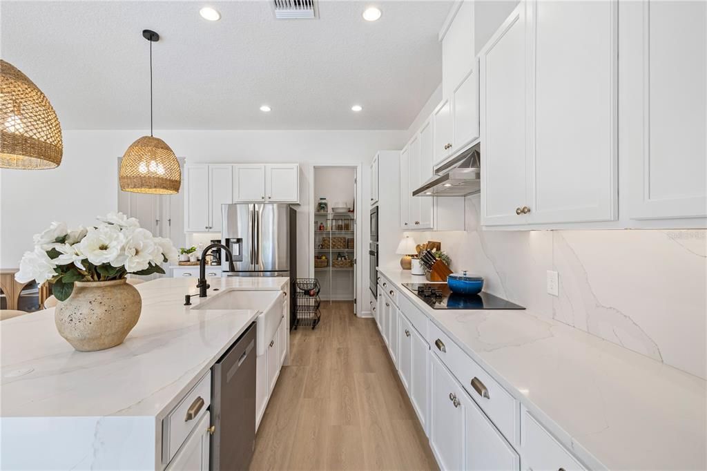 На продажу: $1,100,000 (5 спален, 4 ванн, 3232 Квадратных фут)