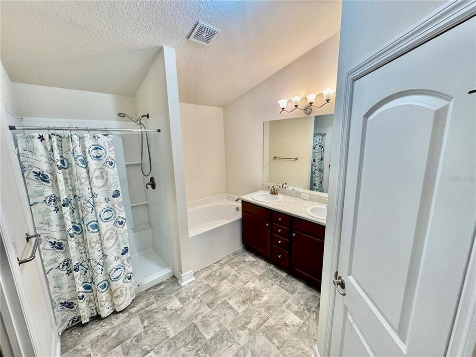 For Sale: $324,900 (4 beds, 2 baths, 1845 Square Feet)