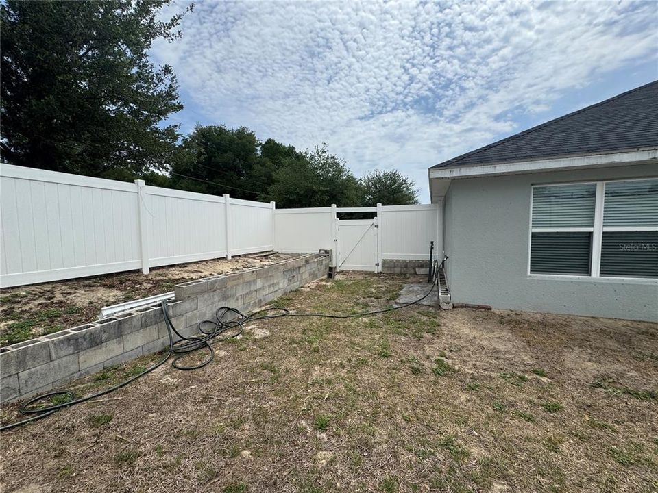 For Sale: $324,900 (4 beds, 2 baths, 1845 Square Feet)