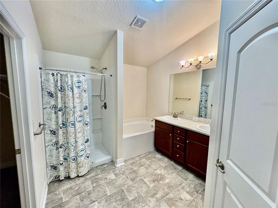 For Sale: $324,900 (4 beds, 2 baths, 1845 Square Feet)