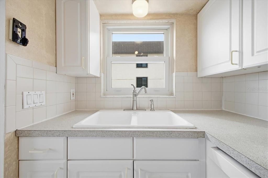 На продажу: $425,000 (2 спален, 2 ванн, 829 Квадратных фут)