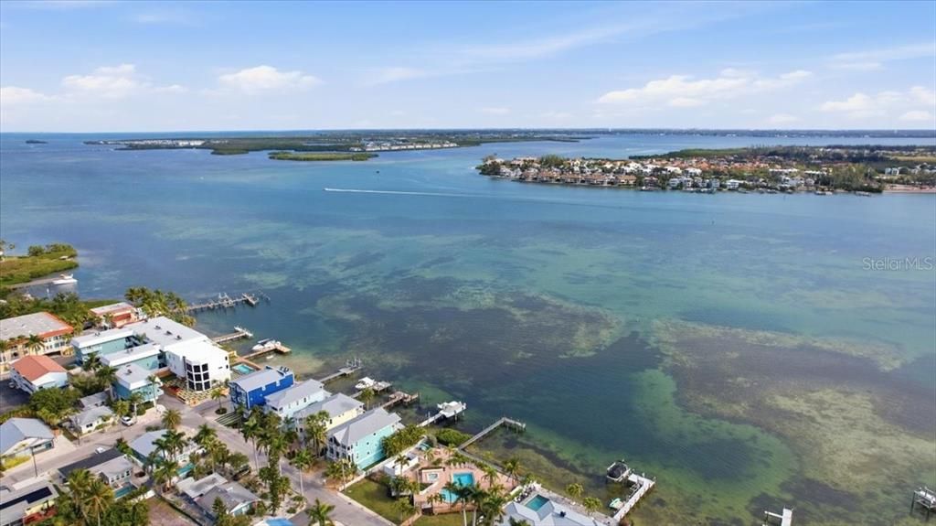 На продажу: $425,000 (2 спален, 2 ванн, 829 Квадратных фут)