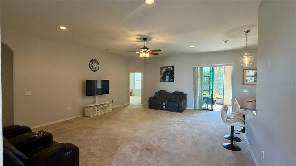 En Venta: $367,000 (4 camas, 2 baños, 2752 Pies cuadrados)