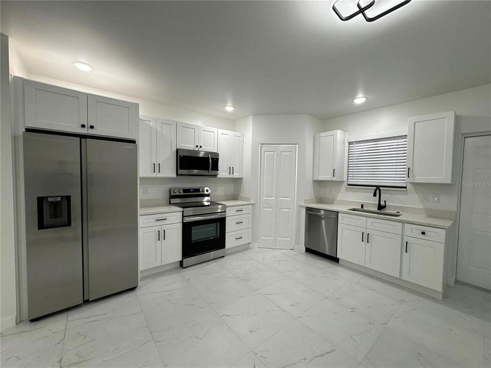 For Rent: $2,600 (4 beds, 2 baths, 1367 Square Feet)