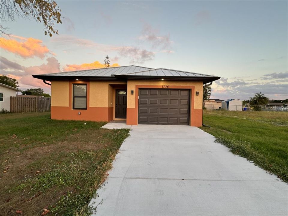 For Rent: $2,600 (4 beds, 2 baths, 1367 Square Feet)