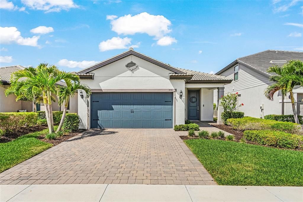 For Sale: $449,900 (3 beds, 2 baths, 1566 Square Feet)