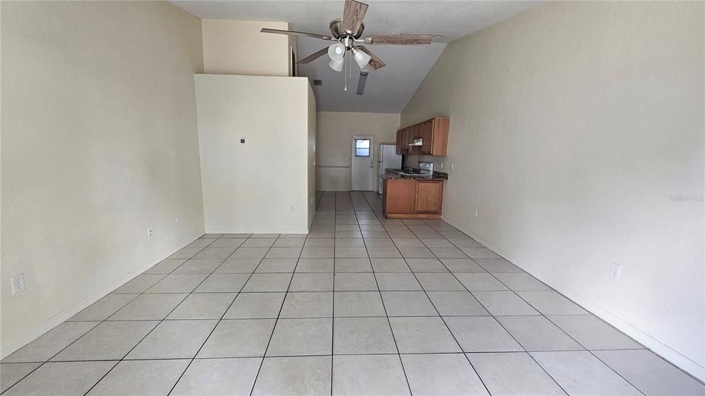 For Rent: $1,400 (2 beds, 2 baths, 884 Square Feet)
