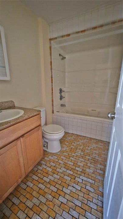 For Rent: $1,400 (2 beds, 2 baths, 884 Square Feet)