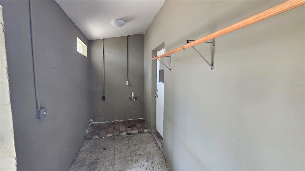 For Rent: $1,400 (2 beds, 2 baths, 884 Square Feet)