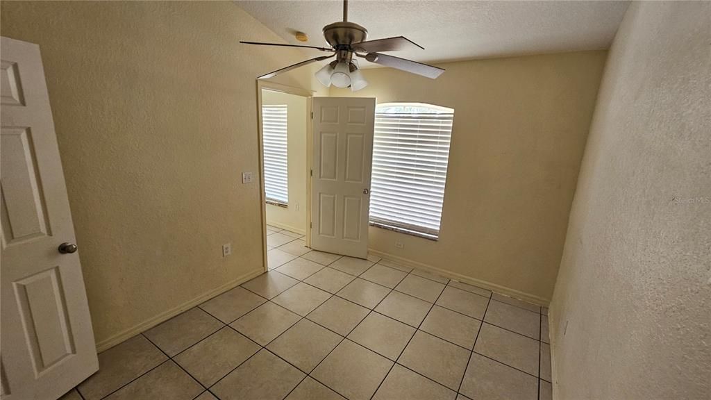 For Rent: $1,400 (2 beds, 2 baths, 884 Square Feet)