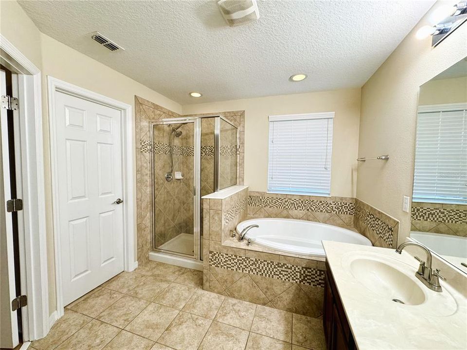 For Rent: $3,749 (4 beds, 3 baths, 2897 Square Feet)