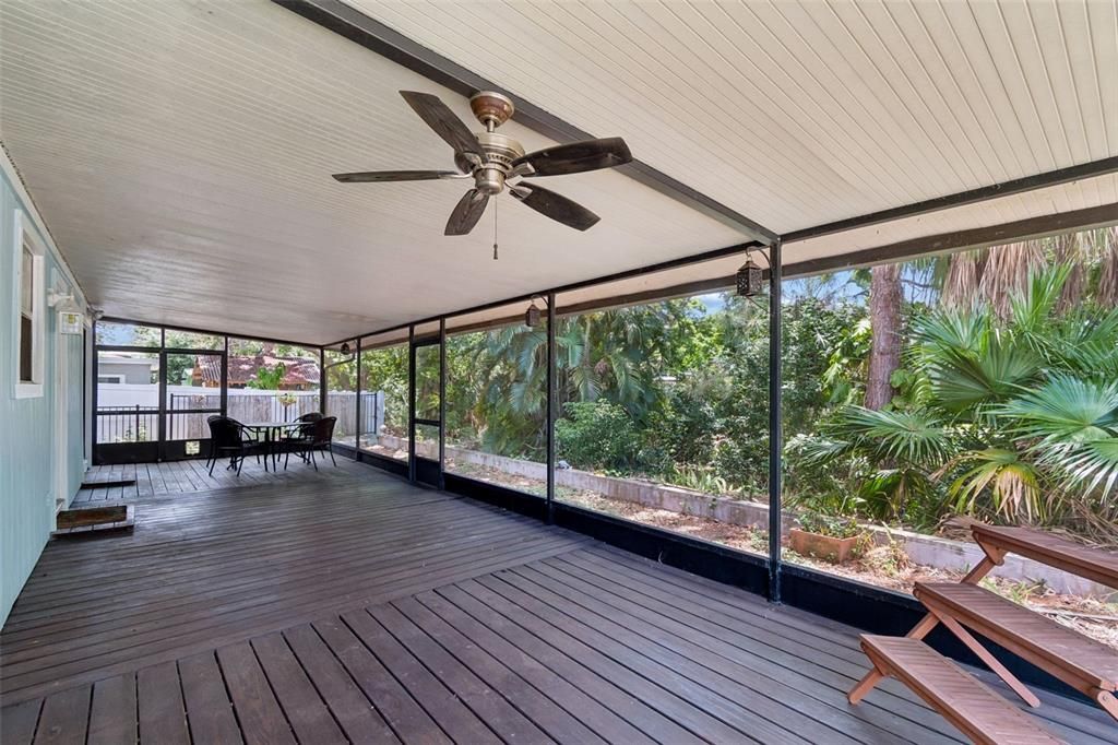 Active With Contract: $315,900 (3 beds, 2 baths, 1392 Square Feet)
