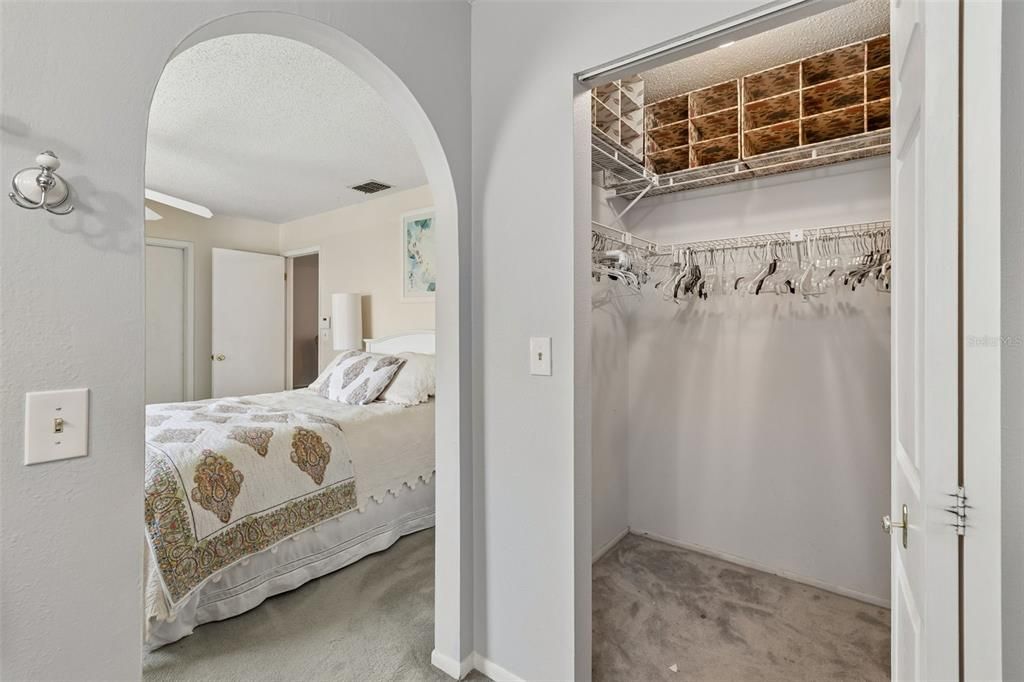 Active With Contract: $315,900 (3 beds, 2 baths, 1392 Square Feet)