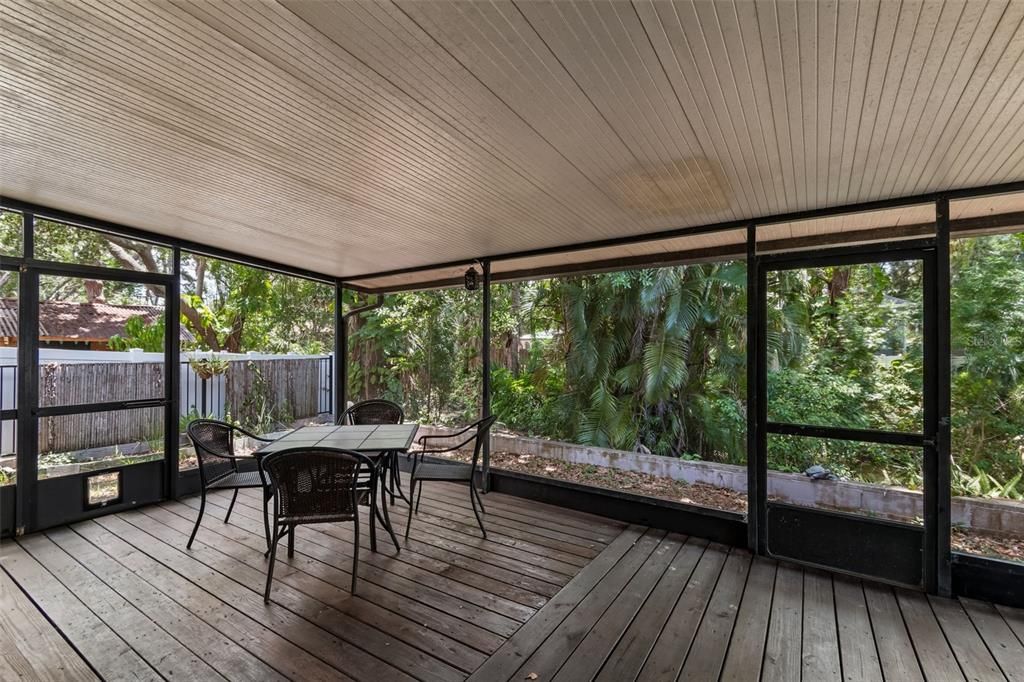 Active With Contract: $315,900 (3 beds, 2 baths, 1392 Square Feet)