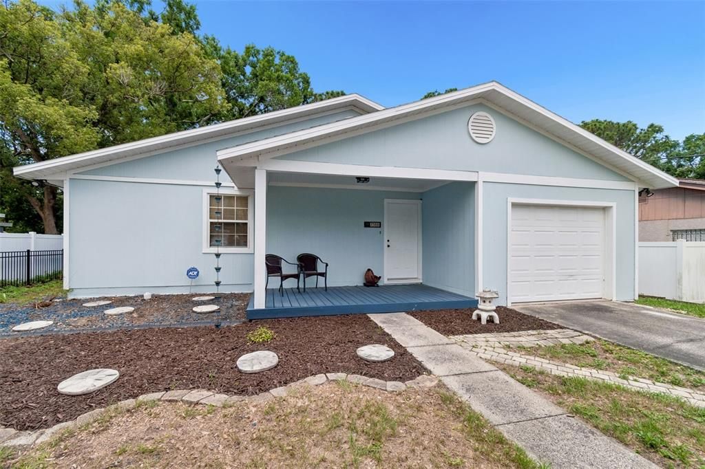 Active With Contract: $315,900 (3 beds, 2 baths, 1392 Square Feet)