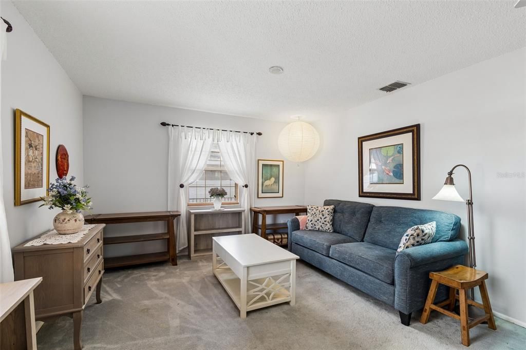 Active With Contract: $315,900 (3 beds, 2 baths, 1392 Square Feet)