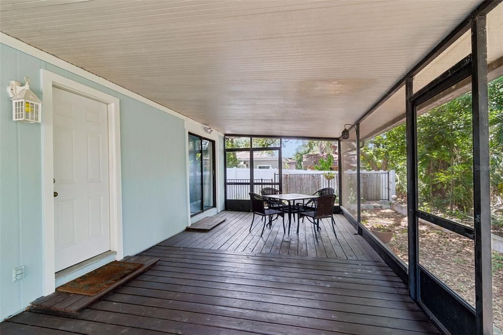 Active With Contract: $315,900 (3 beds, 2 baths, 1392 Square Feet)