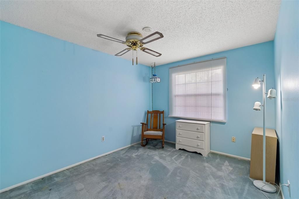 Active With Contract: $315,900 (3 beds, 2 baths, 1392 Square Feet)