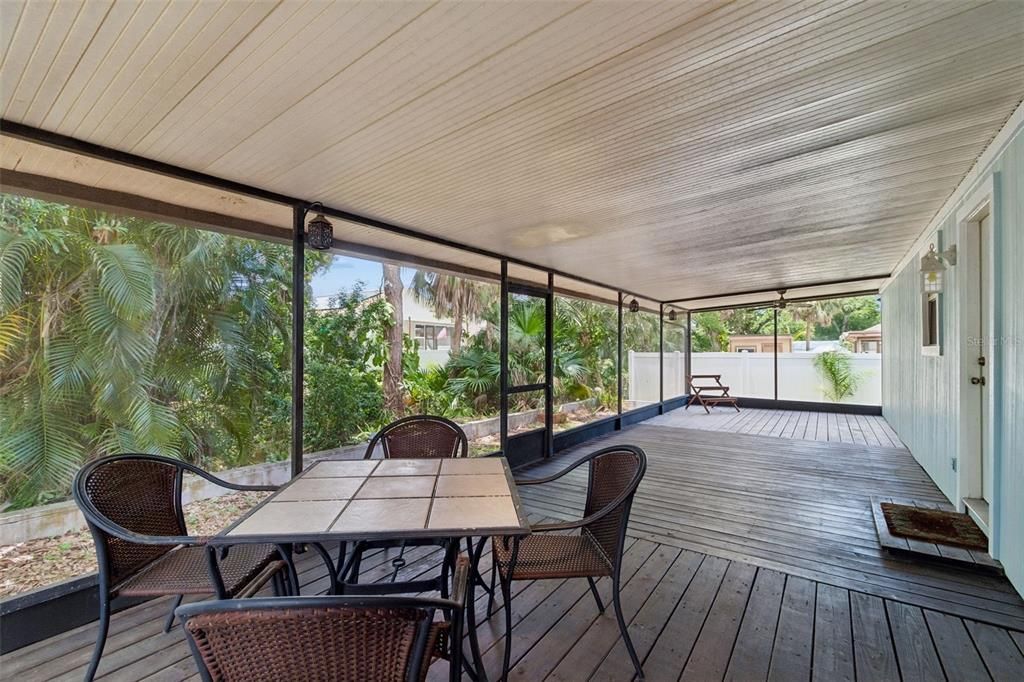Active With Contract: $315,900 (3 beds, 2 baths, 1392 Square Feet)