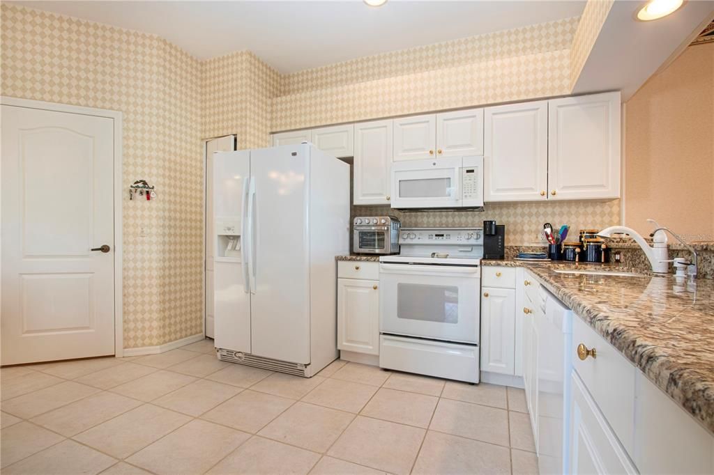 На продажу: $365,000 (2 спален, 2 ванн, 1572 Квадратных фут)