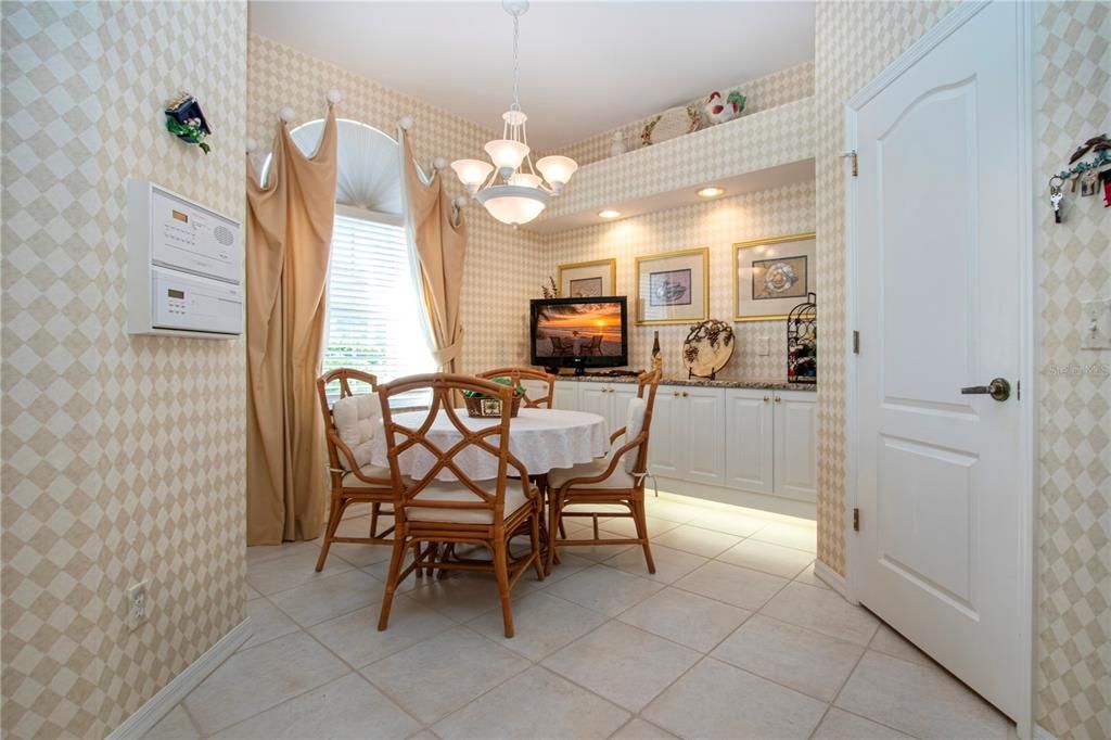 На продажу: $365,000 (2 спален, 2 ванн, 1572 Квадратных фут)
