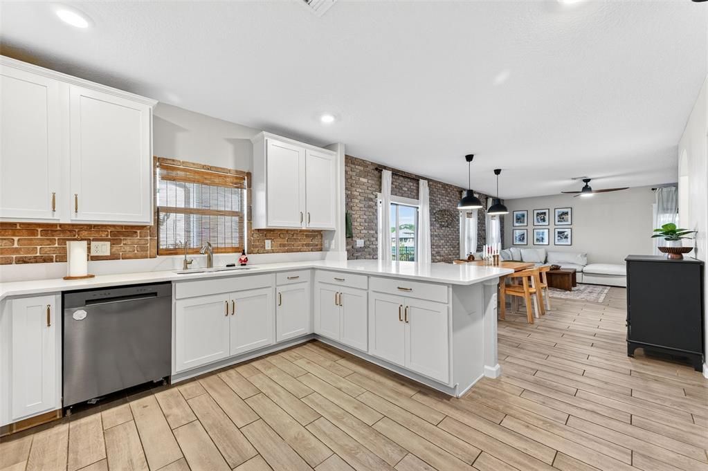 For Sale: $525,000 (4 beds, 2 baths, 2761 Square Feet)