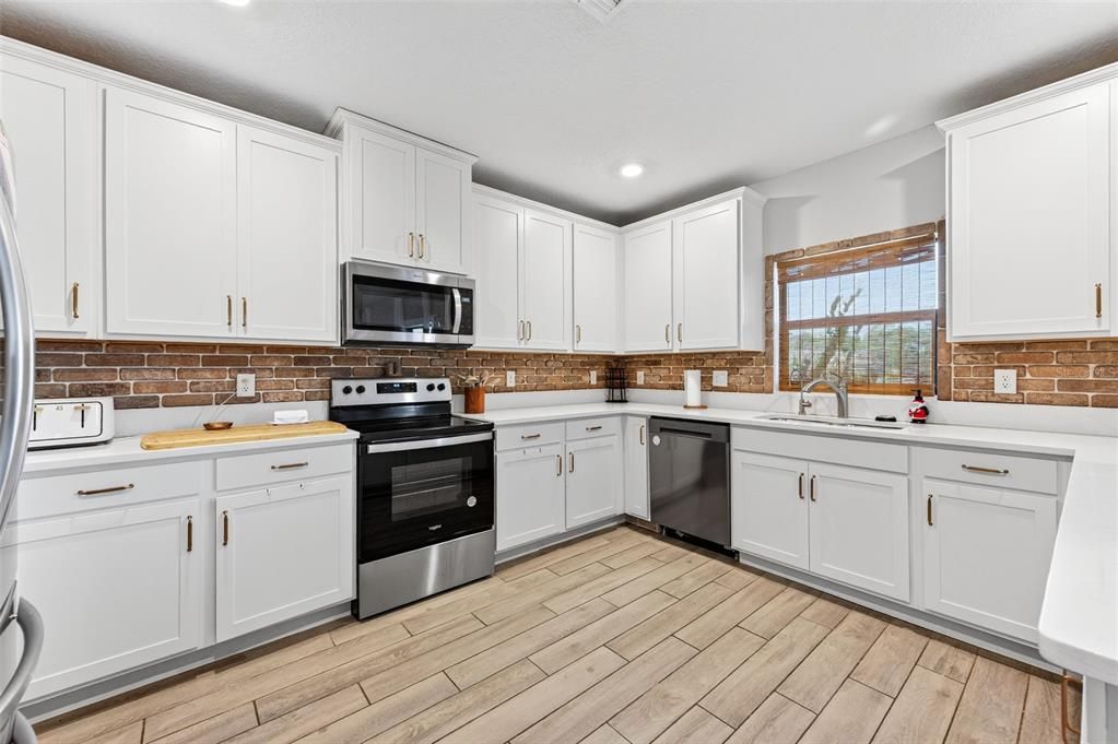 For Sale: $525,000 (4 beds, 2 baths, 2761 Square Feet)