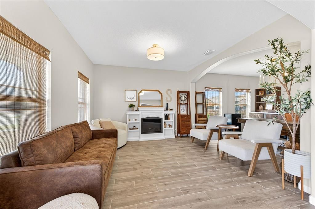For Sale: $525,000 (4 beds, 2 baths, 2761 Square Feet)