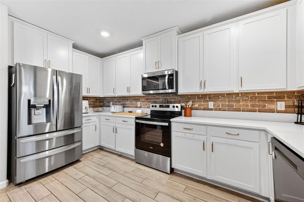 For Sale: $525,000 (4 beds, 2 baths, 2761 Square Feet)