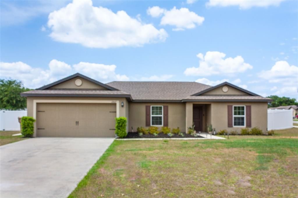 For Sale: $310,000 (3 beds, 2 baths, 1456 Square Feet)