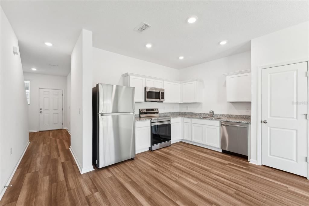 Active With Contract: $224,990 (3 beds, 2 baths, 1386 Square Feet)