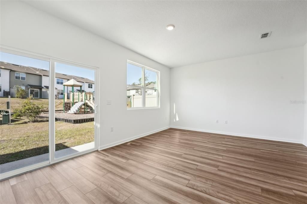 Active With Contract: $224,990 (3 beds, 2 baths, 1386 Square Feet)