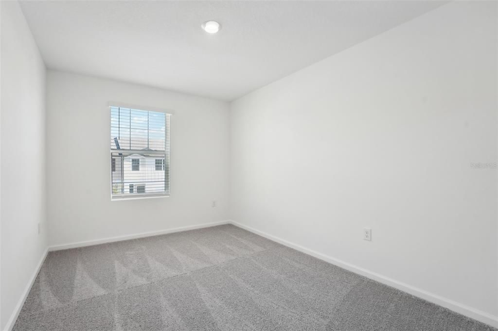 Active With Contract: $224,990 (3 beds, 2 baths, 1386 Square Feet)