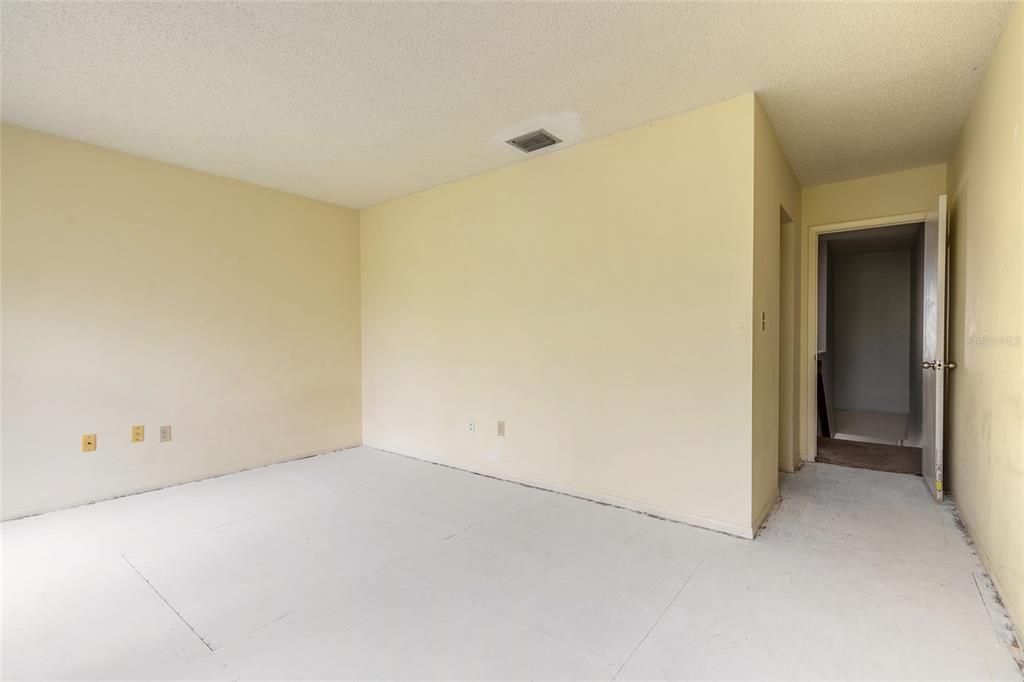For Sale: $179,900 (2 beds, 2 baths, 1244 Square Feet)