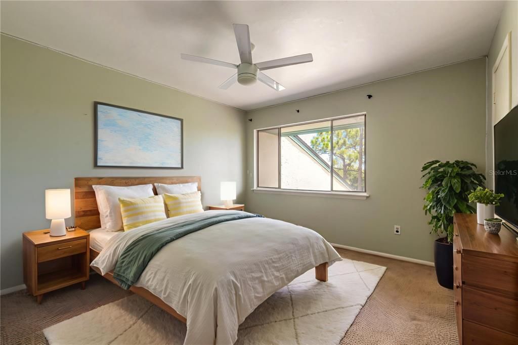 For Sale: $179,900 (2 beds, 2 baths, 1244 Square Feet)