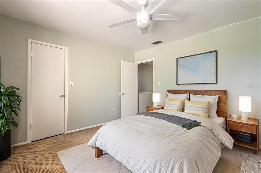 For Sale: $179,900 (2 beds, 2 baths, 1244 Square Feet)